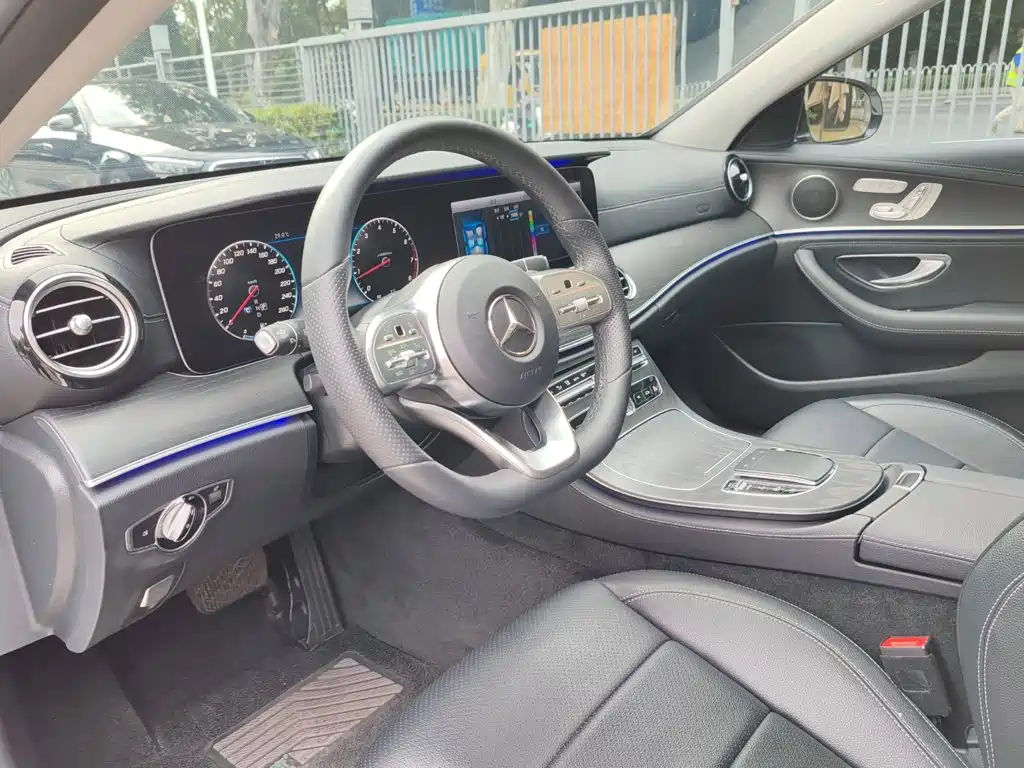 Mercedes-Benz E-Class — миниатюра 10