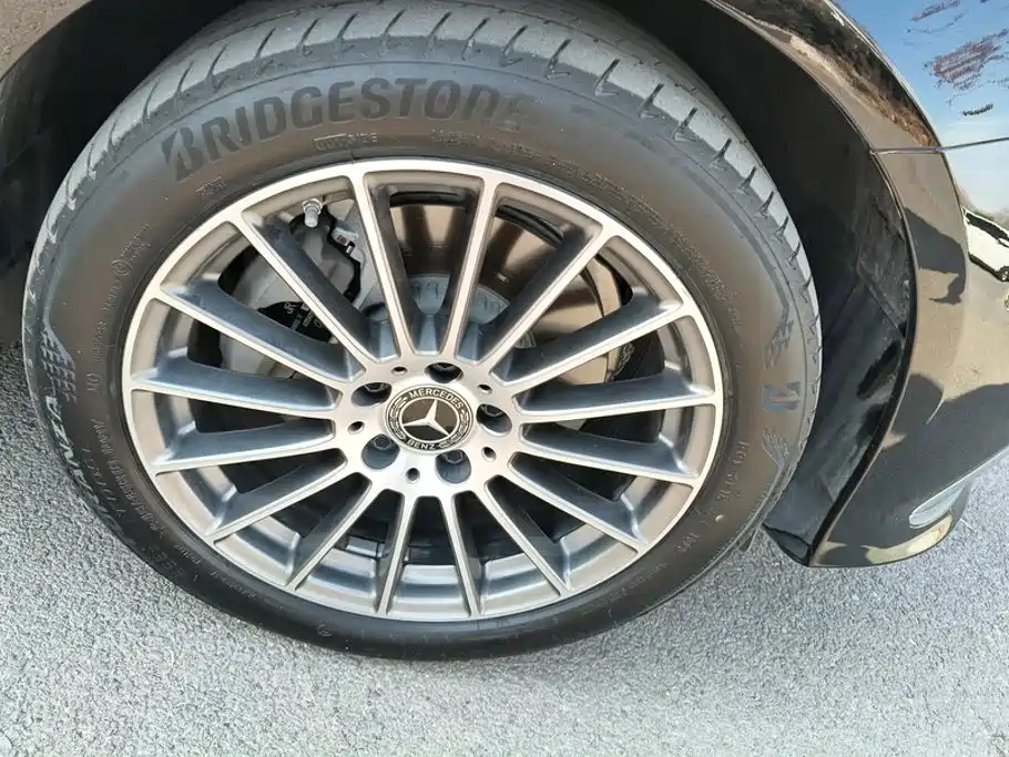 Mercedes-Benz E-Class — миниатюра 6