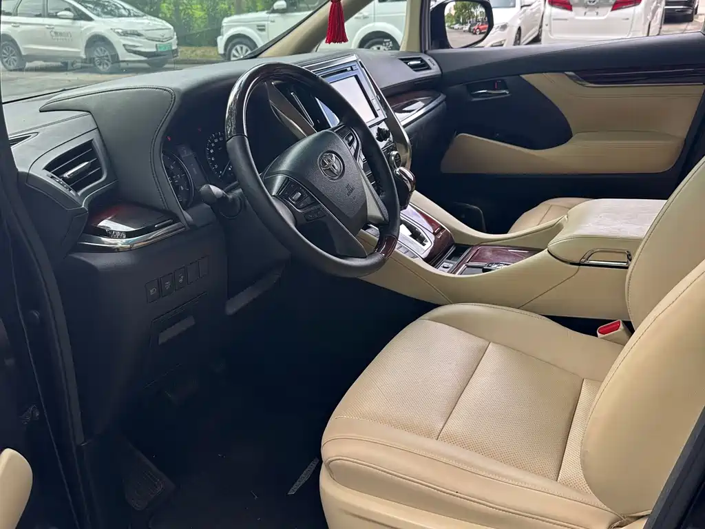 Toyota Alphard 2015 3.5L Luxury