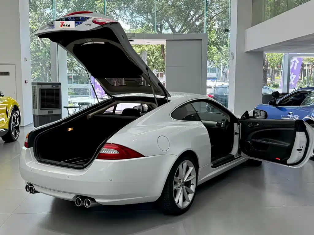 Jaguar XK — миниатюра 8