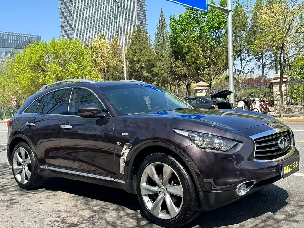 Infiniti QX70 2013 3.7L Standard