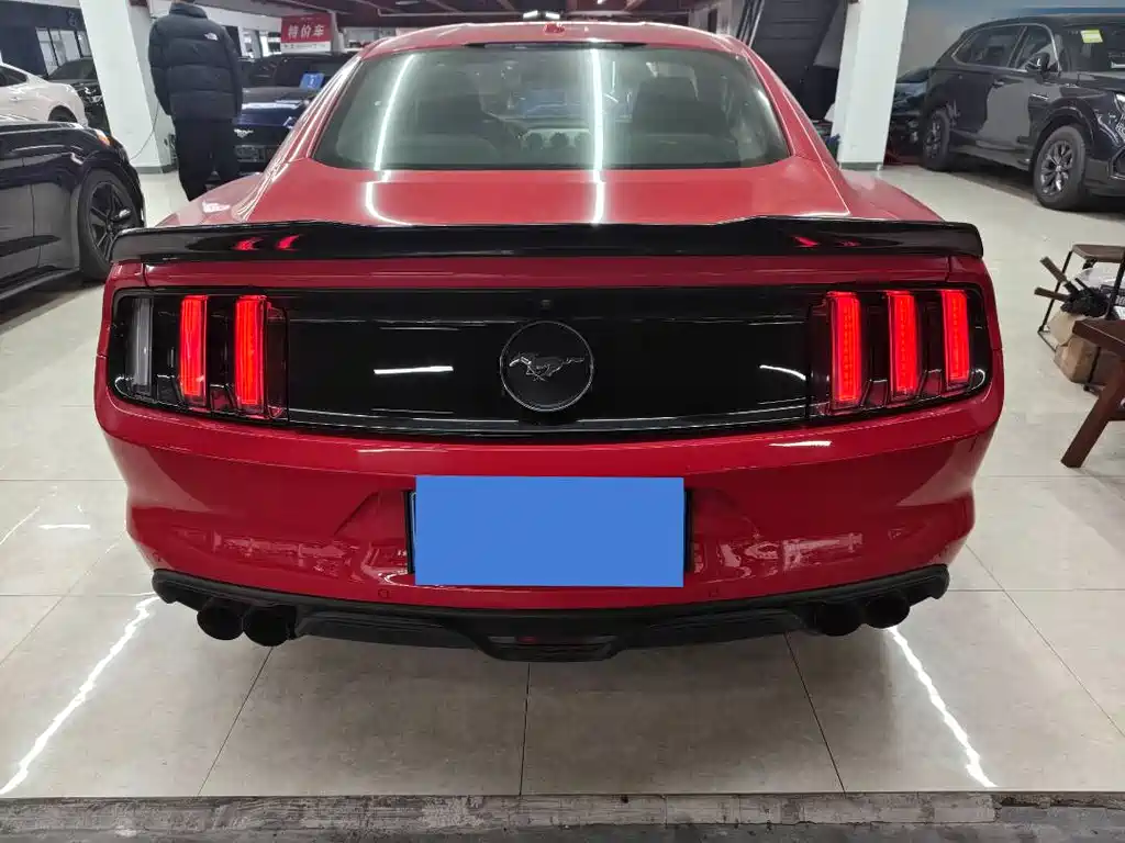FORD MUSTANG