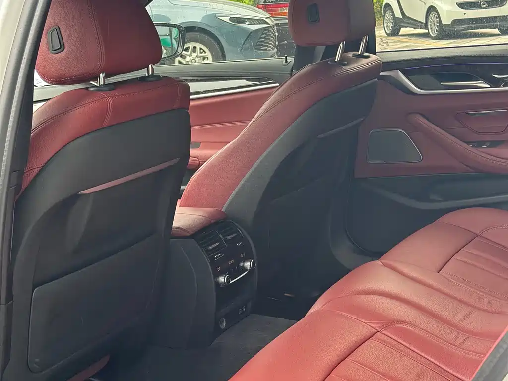 BMW 5 Series — миниатюра 5