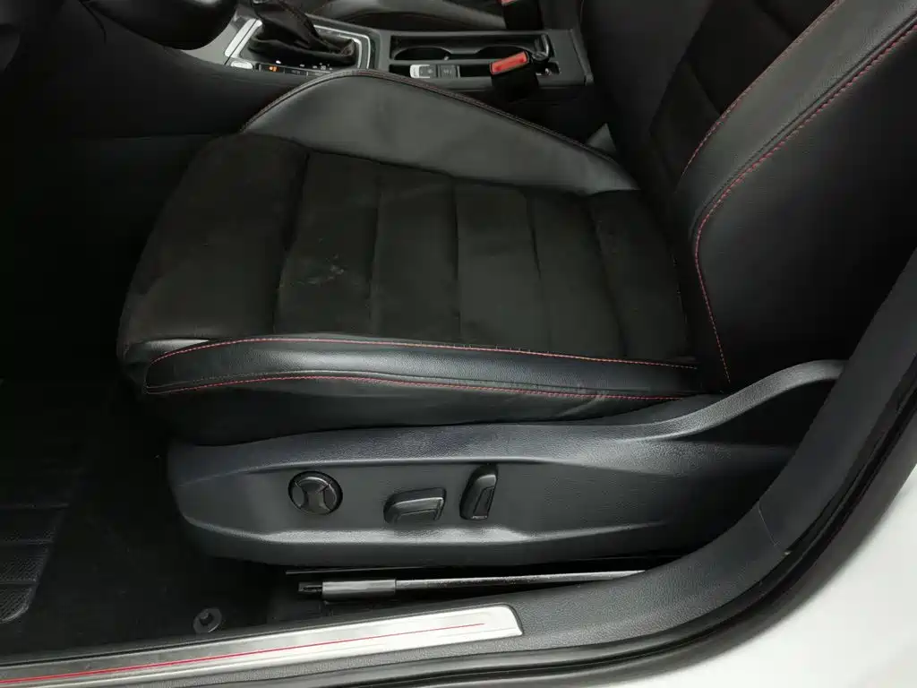 Volkswagen Golf GTI — миниатюра 20