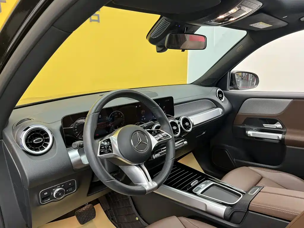 Mercedes-Benz GLB — миниатюра 32