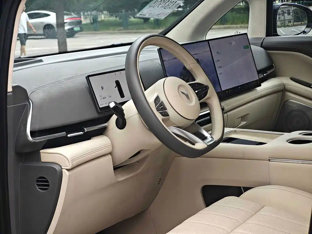 Voyah Dreamer PHEV 4WD Flagship Kunpeng Edition, фото 4