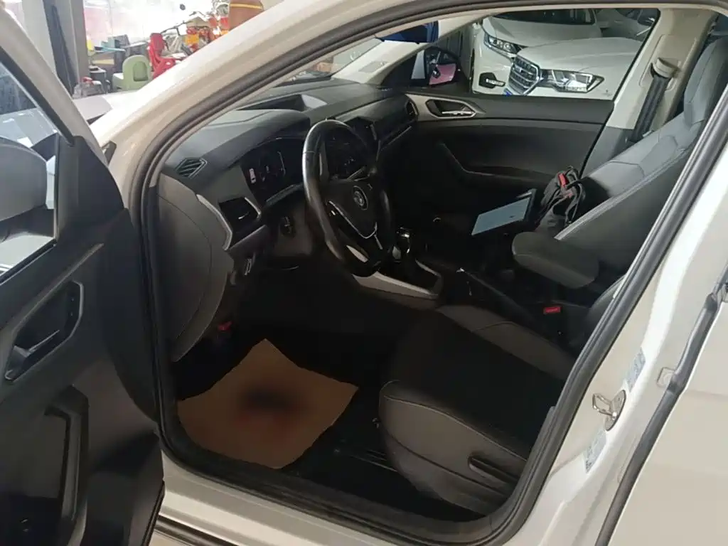 Volkswagen T-Cross — миниатюра 16