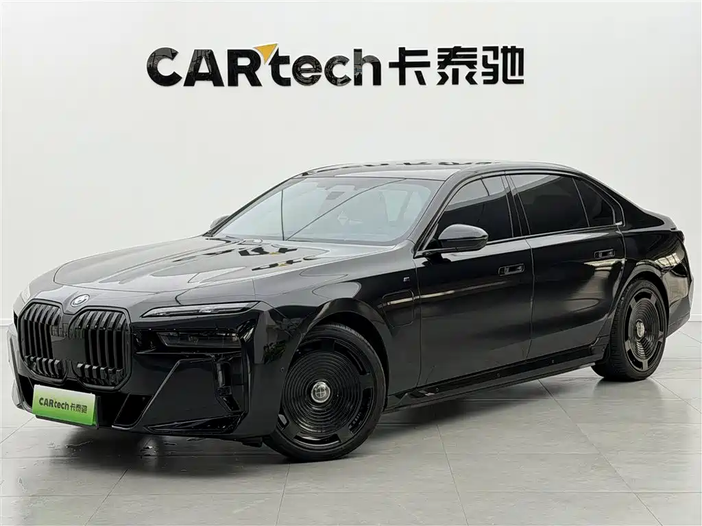 BMW i7 2025