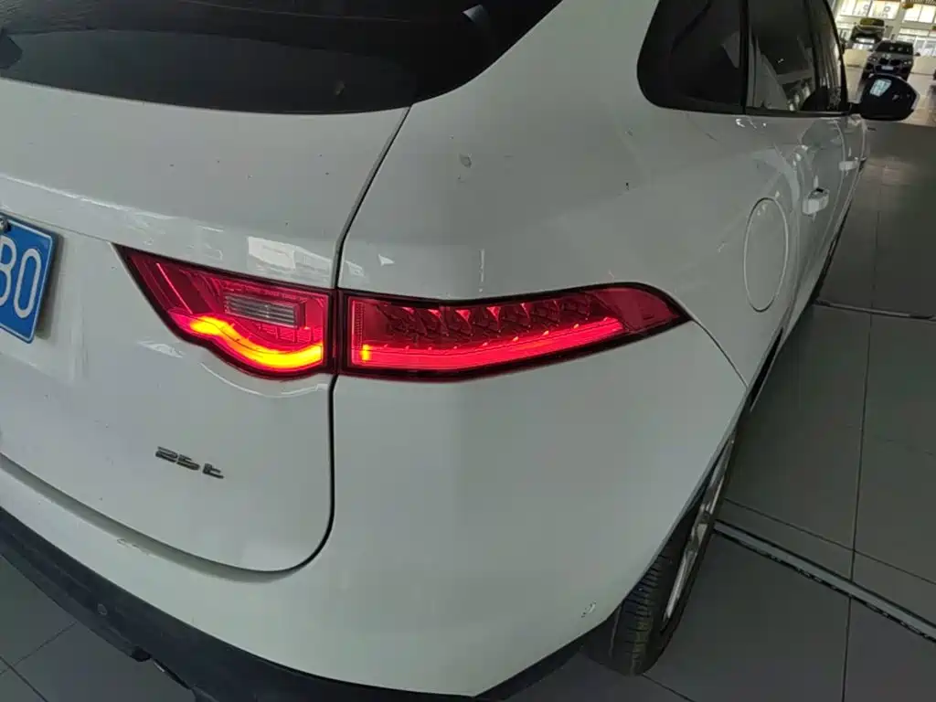 Jaguar F-PACE — миниатюра 8