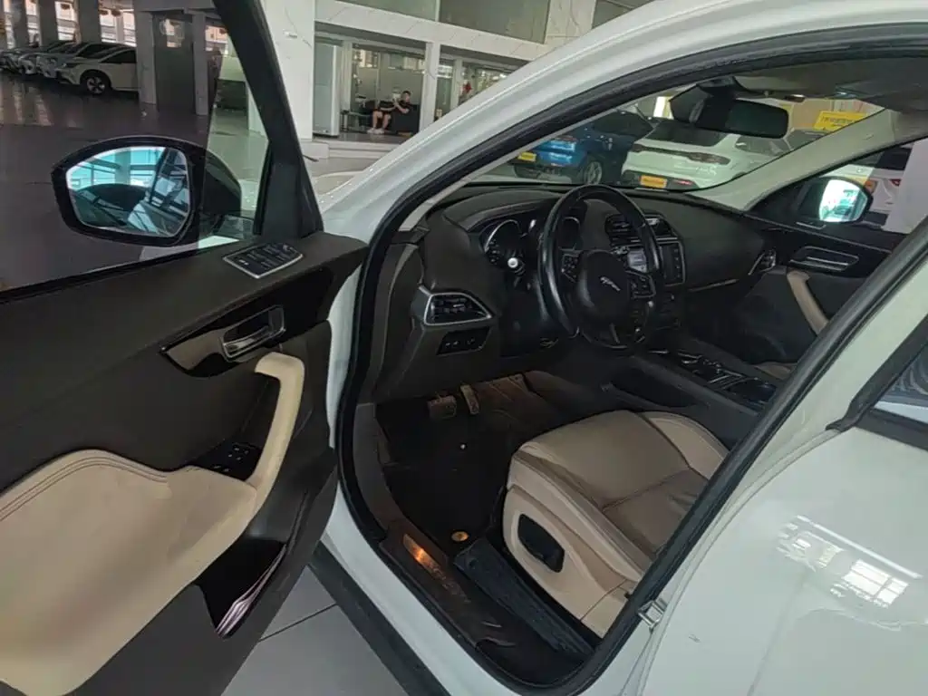 Jaguar F-PACE — миниатюра 16