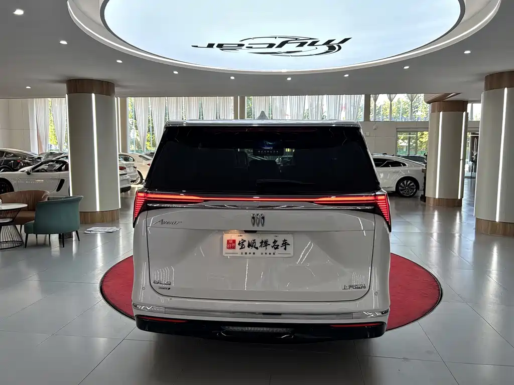 Buick GL8 Hybrid — миниатюра 6