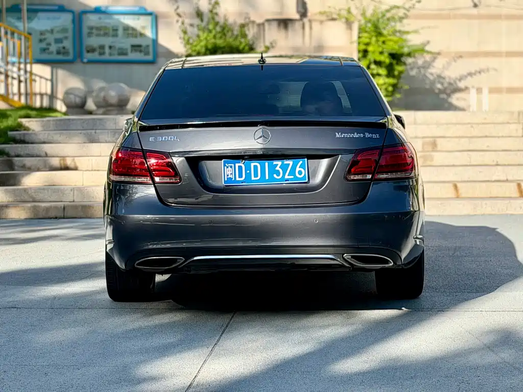 Mercedes-Benz E-Class — миниатюра 8