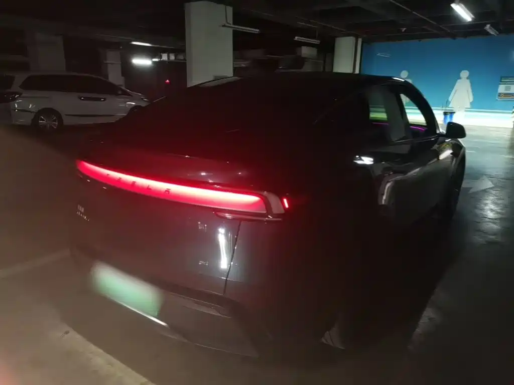 Tesla Model Y — миниатюра 7