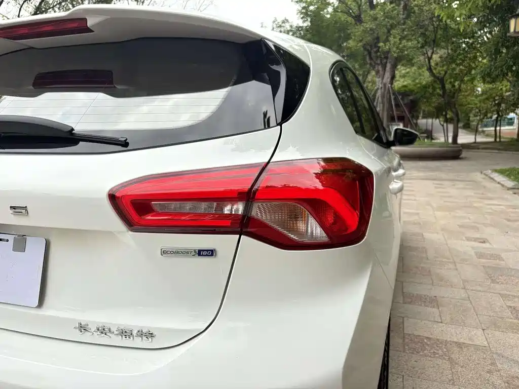 Ford Focus 2021 EcoBoost 180 AT ST Line