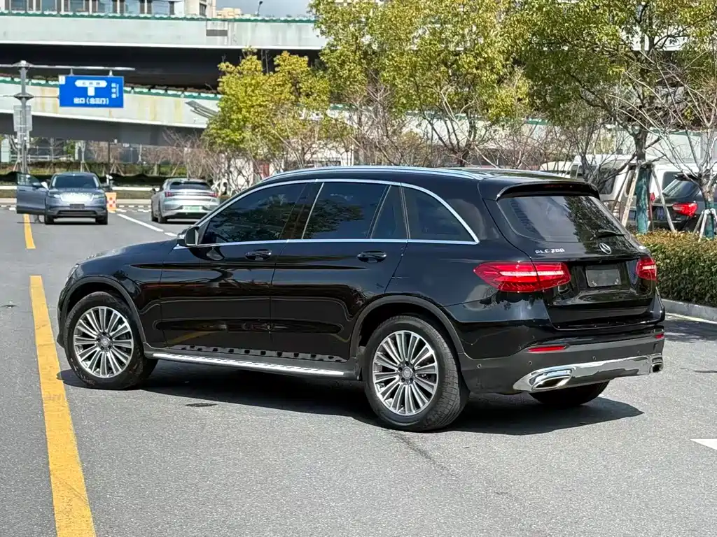 MERCEDES-BENZ GLC