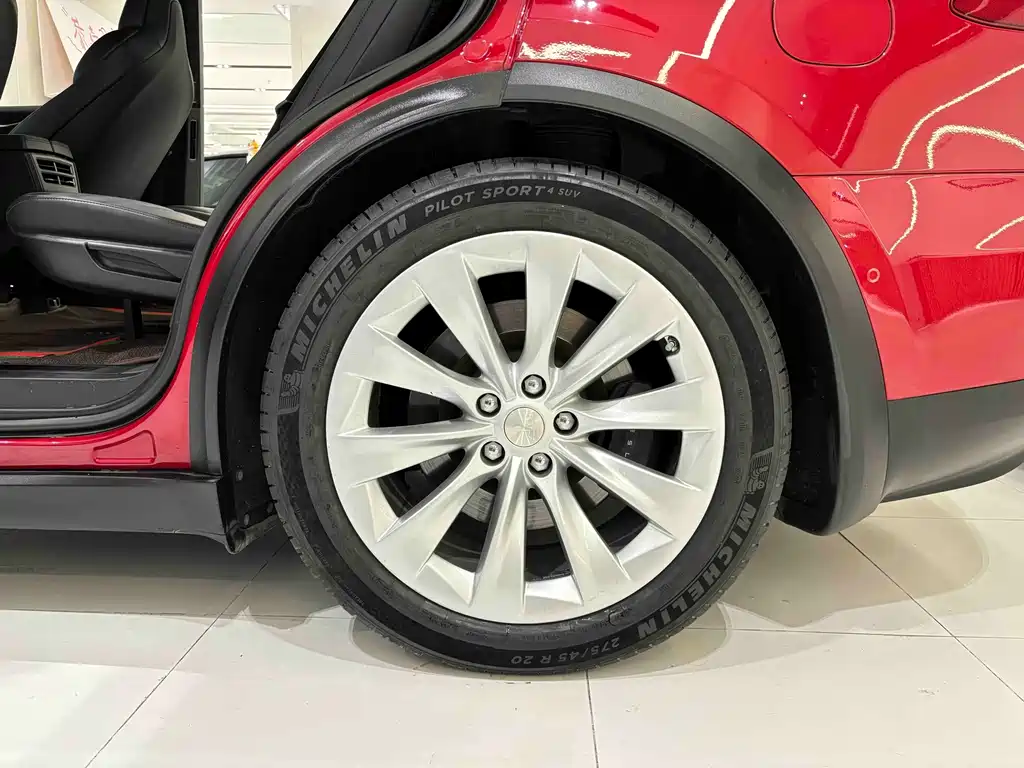 Tesla Model X — миниатюра 15