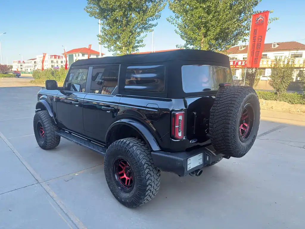 Ford Bronco (Import) — миниатюра 6