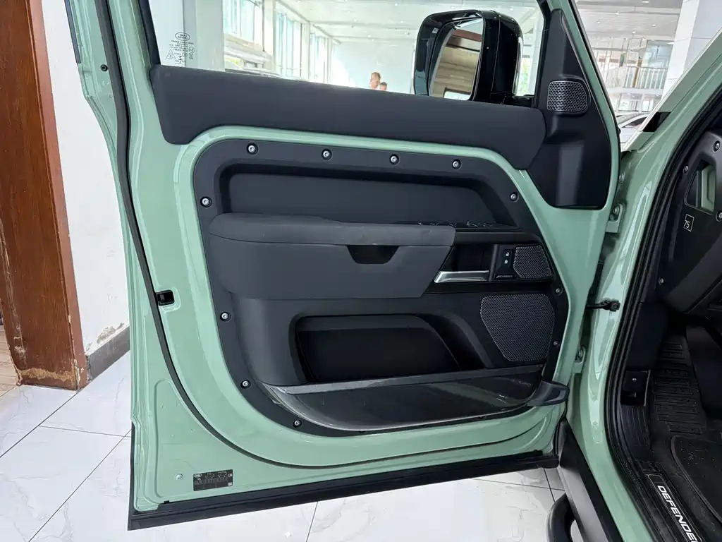 LAND ROVER  DEFENDER
