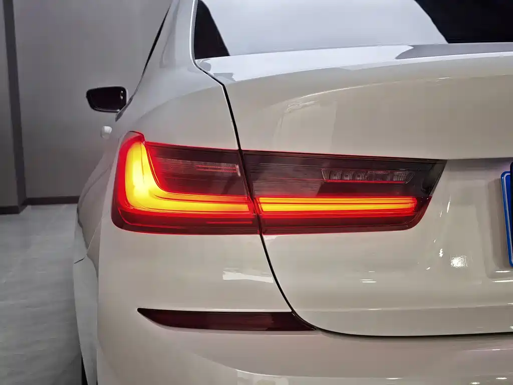 BMW 3 Series - фото 17