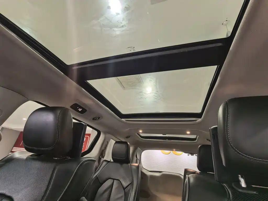 Chrysler Grand Voyager (Import) — миниатюра 18