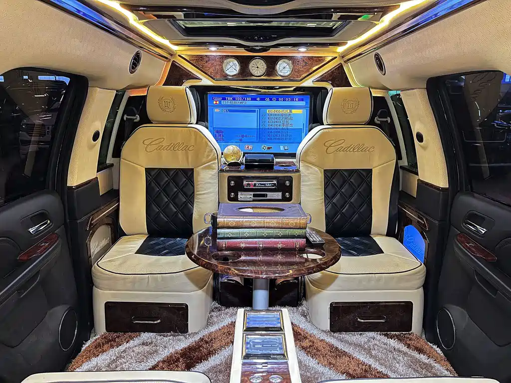 Cadillac Escalade — миниатюра 16
