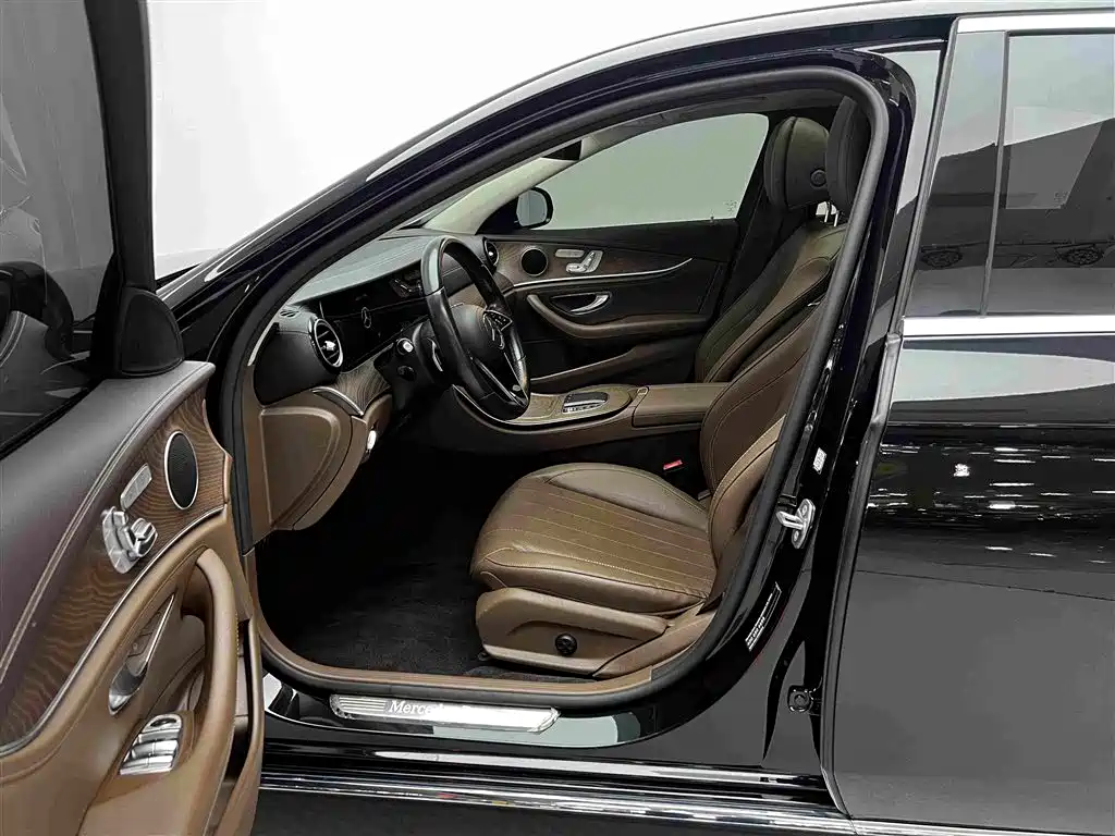 Mercedes-Benz E-Class — миниатюра 15