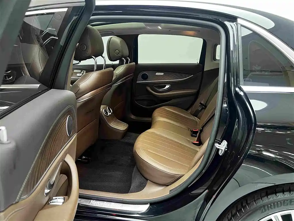 Mercedes-Benz E-Class — миниатюра 16