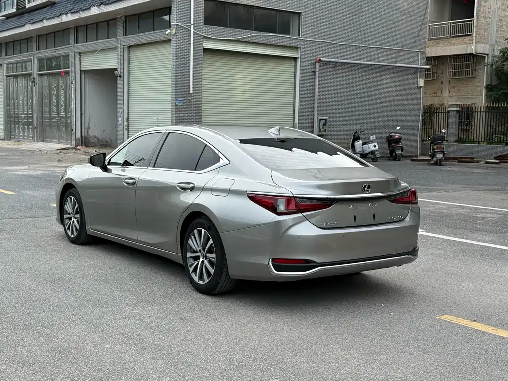 Lexus ES 2018 260 V