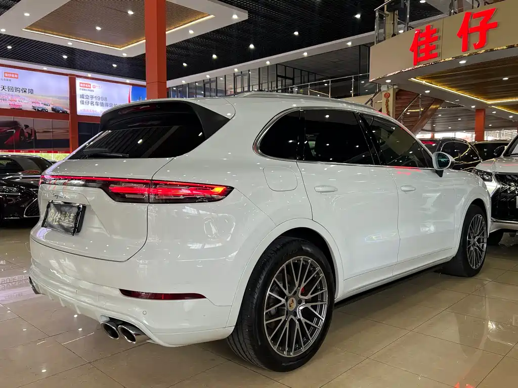 PORSCHE CAYENNE