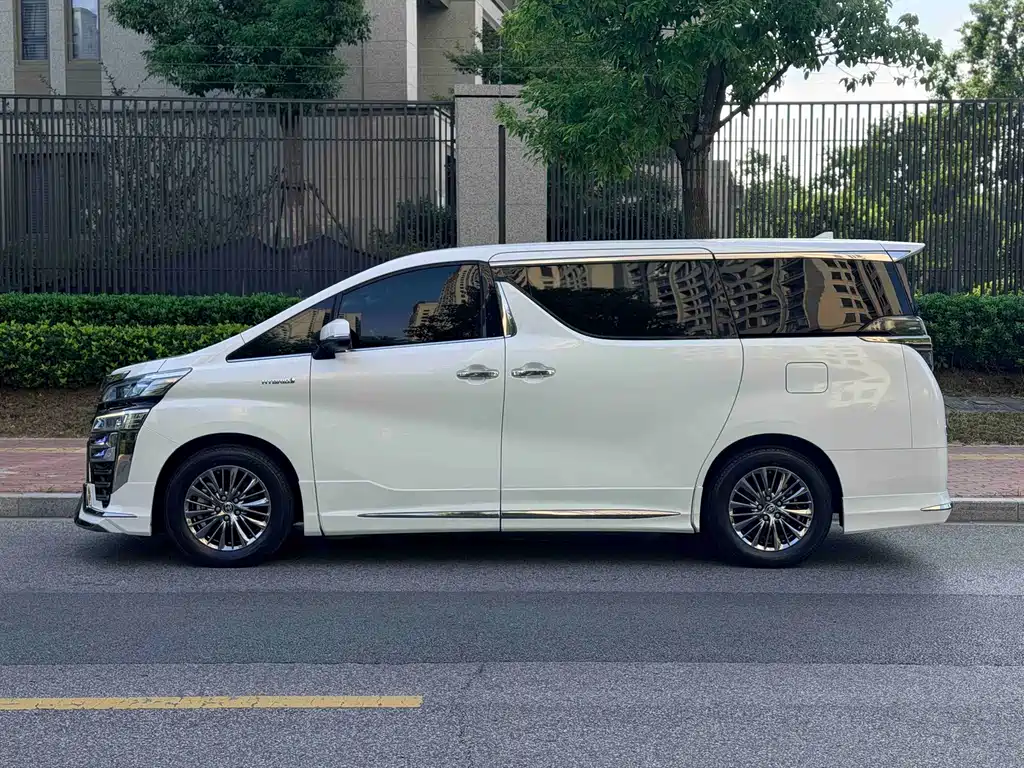 Toyota Vellfire — миниатюра 15