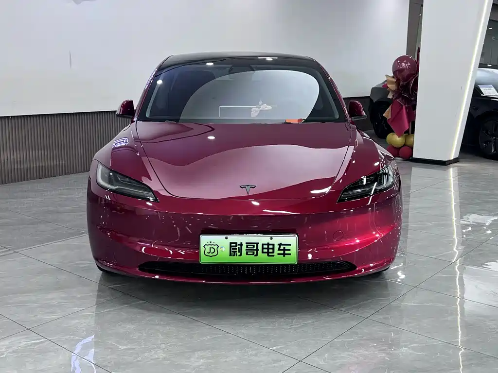 TESLA MODEL 3