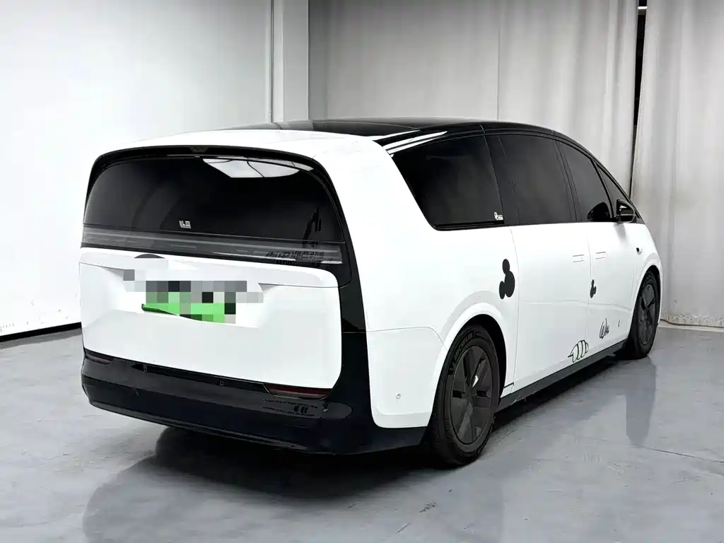 Li Auto MEGA 2024 Ultra