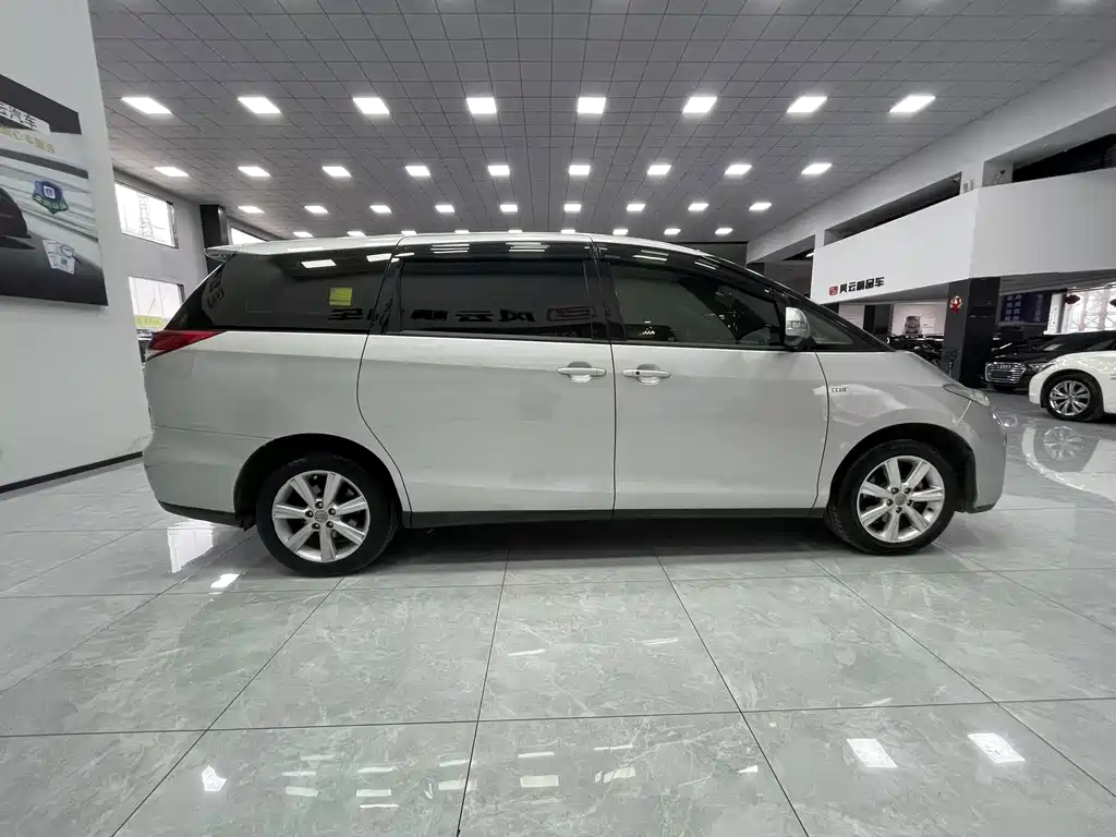 Toyota Previa — миниатюра 4