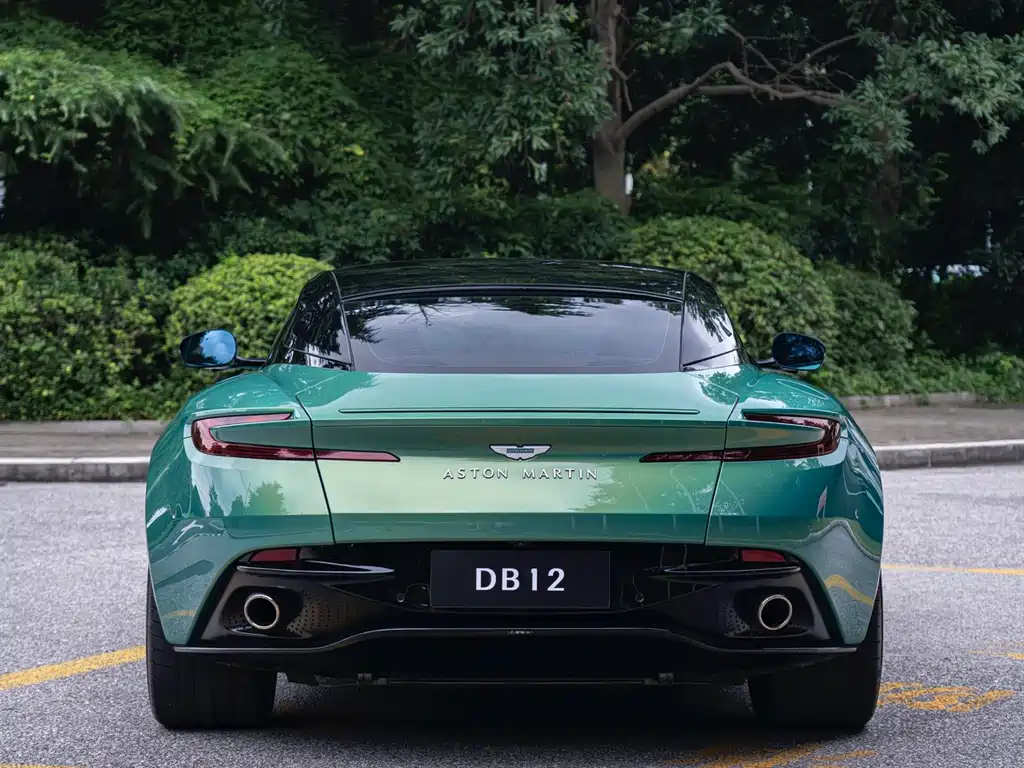 Aston Martin DB12 — миниатюра 6