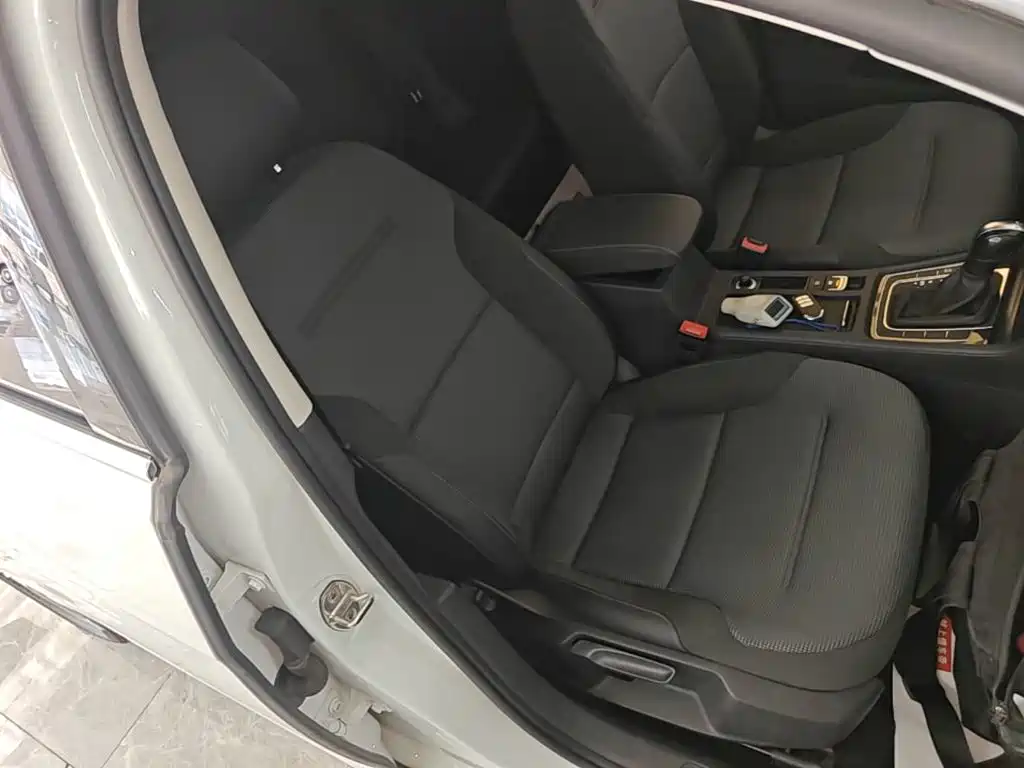 Volkswagen Golf — миниатюра 25