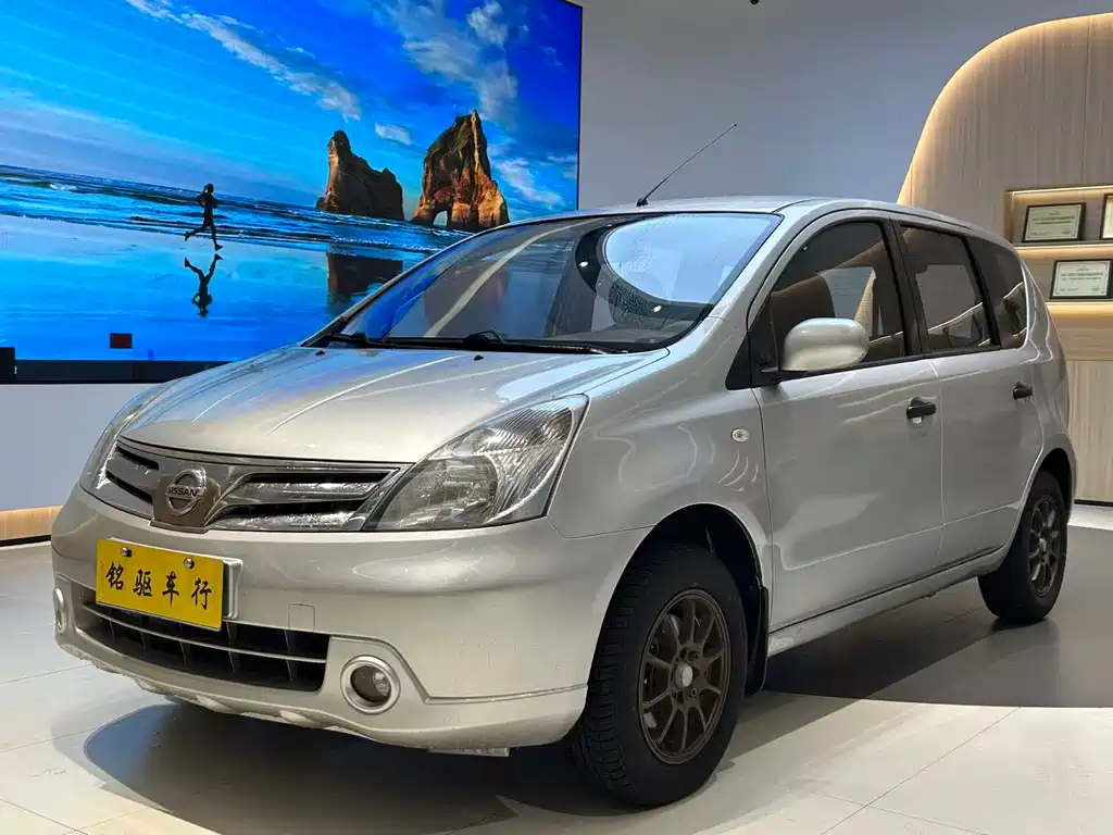 Nissan Livina 2012
