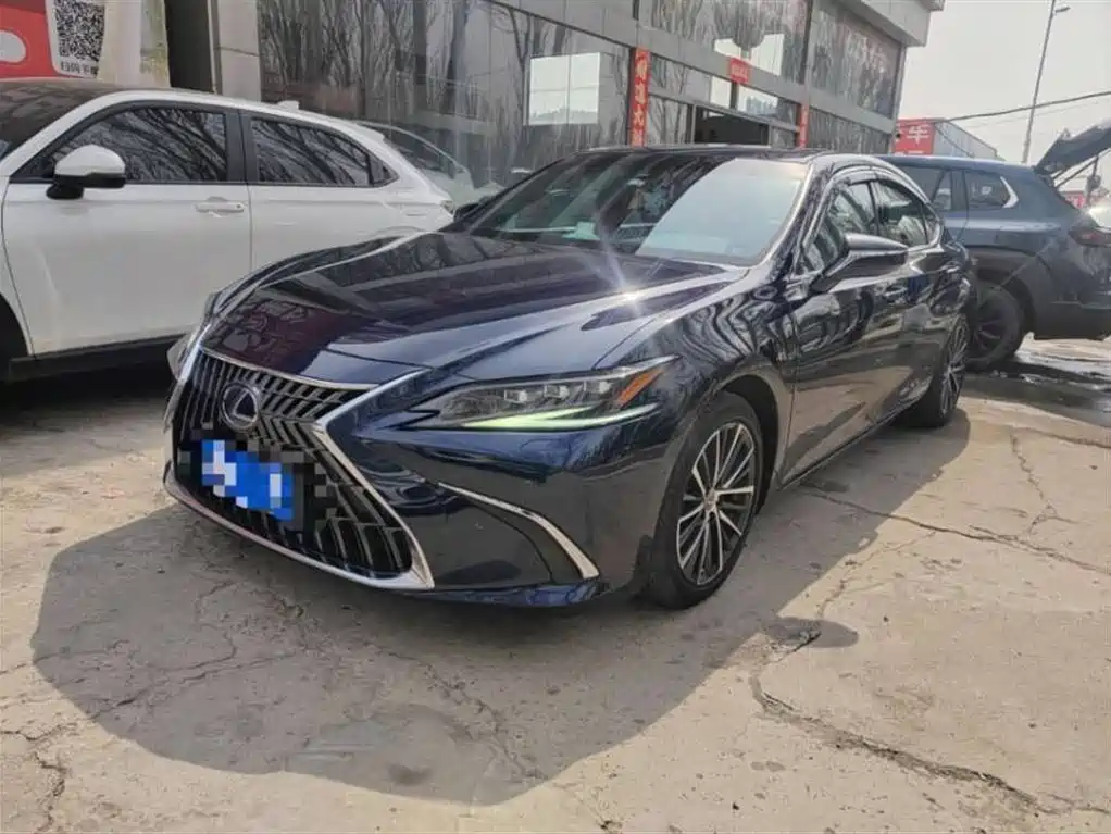 Lexus ES 2021