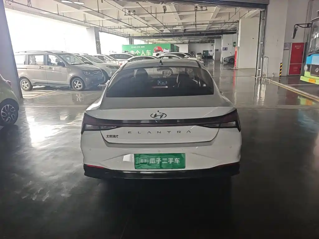 Hyundai Elantra — миниатюра 3