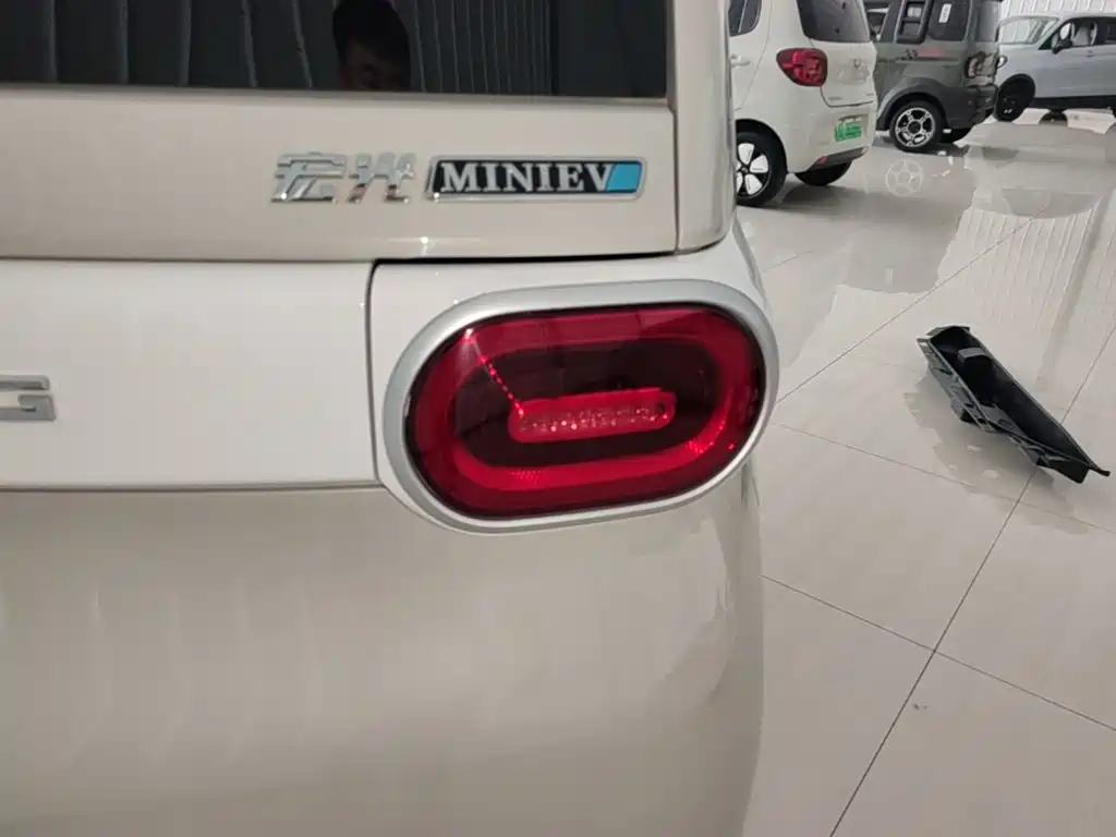 Wuling MINIEV — миниатюра 8