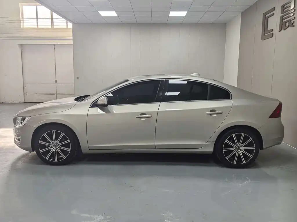 Volvo S60 — миниатюра 8