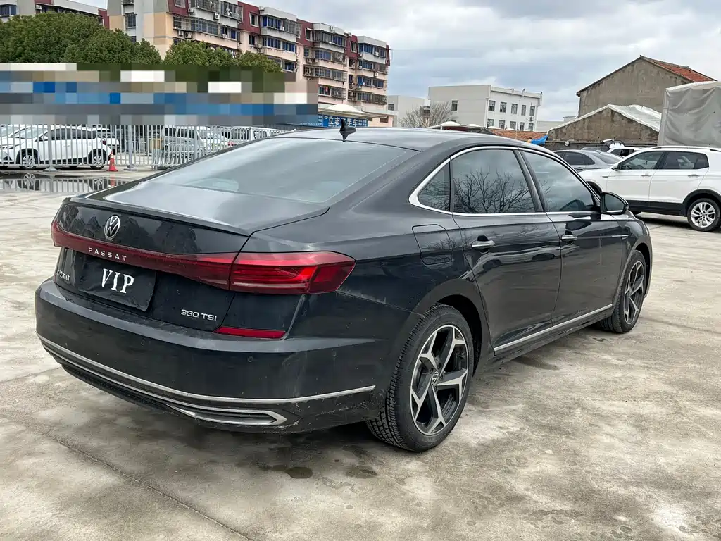 VOLKSWAGEN PASSAT