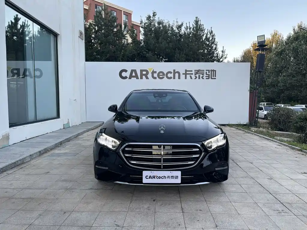 Mercedes-Benz E-Class — миниатюра 2