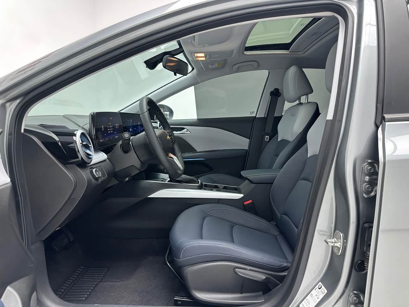 Chevrolet Monza 1.5 л 2023 г. Серебристо-серый, пробег 27000 км
