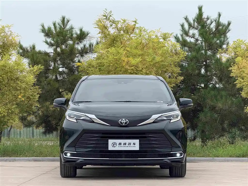 Toyota Sienna — миниатюра 2