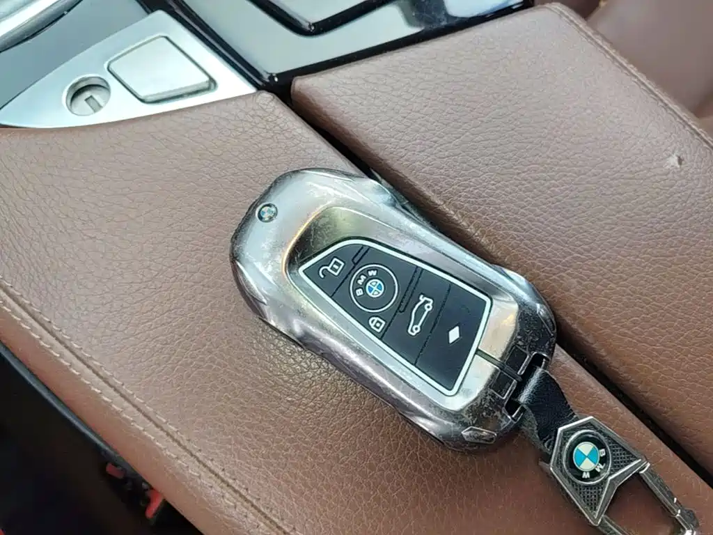 BMW 5 Series — миниатюра 9