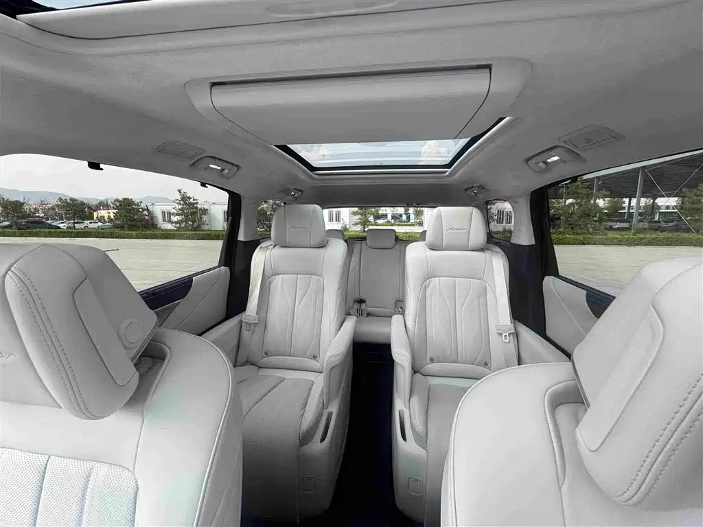 Buick GL8 Hybrid — миниатюра 18