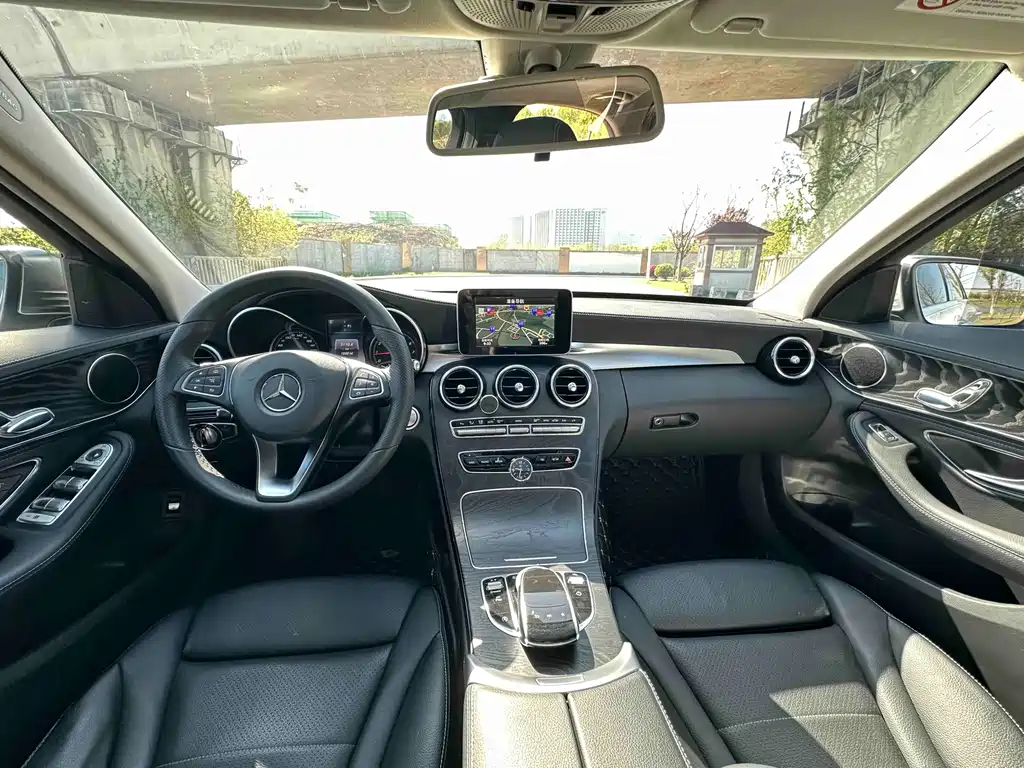Mercedes-Benz C-Class — миниатюра 11