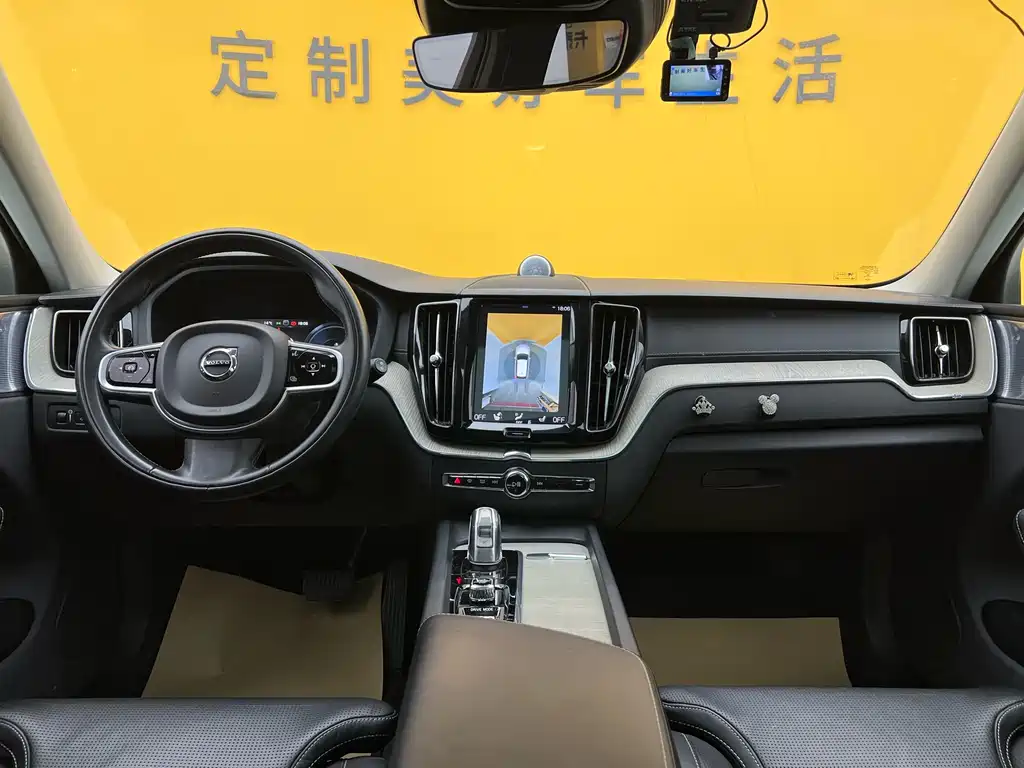 VOLVO XC60 PLUG IN HYBRID