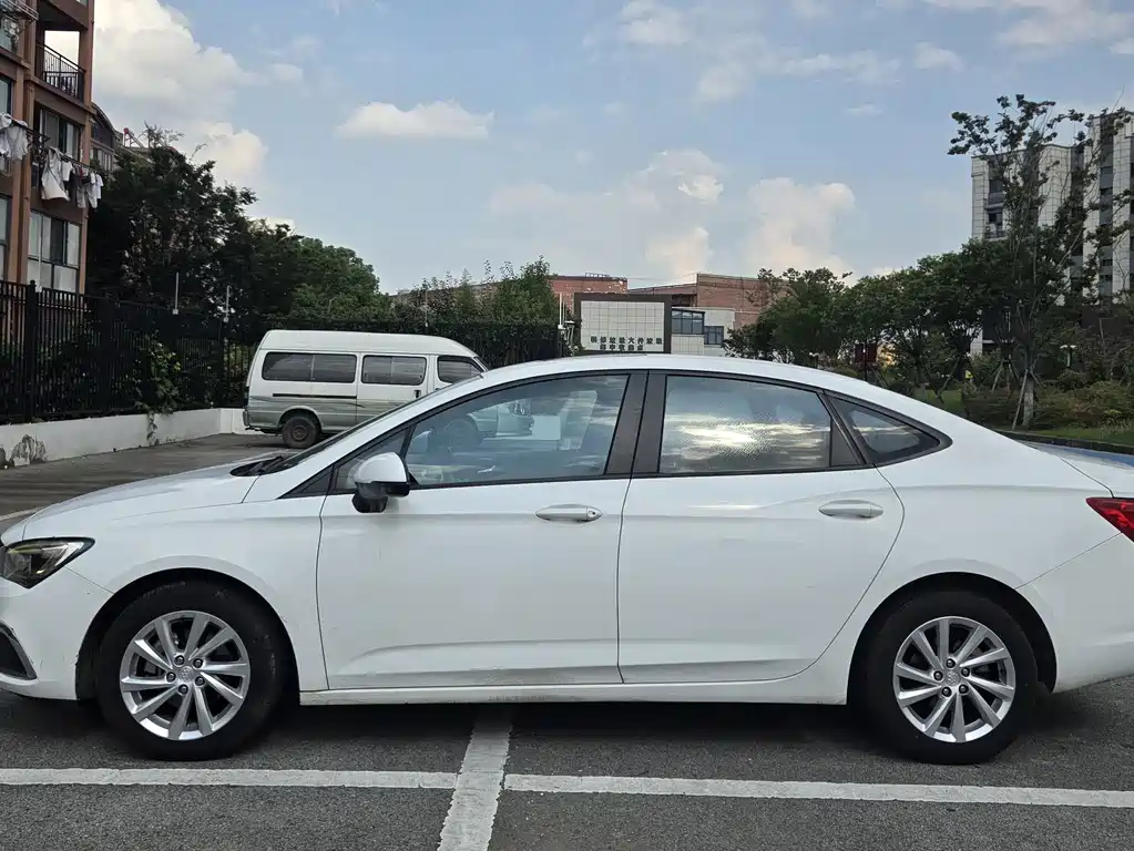 Buick Verano — миниатюра 7