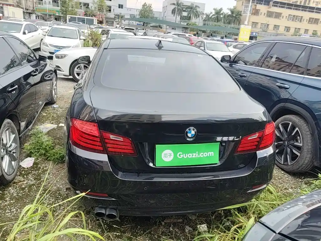 BMW 5 Series — миниатюра 6
